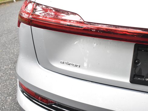 Used 2021 Audi e-tron Premium Plus w/ Premium Plus Package image 17