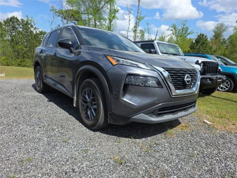 Used 2023 Nissan Rogue S image 2