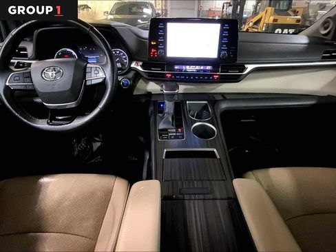 Certified 2022 Toyota Sienna Limited image 15