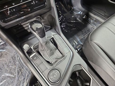 Certified 2024 Volkswagen Tiguan SE w/ Panoramic Sunroof Package image 27