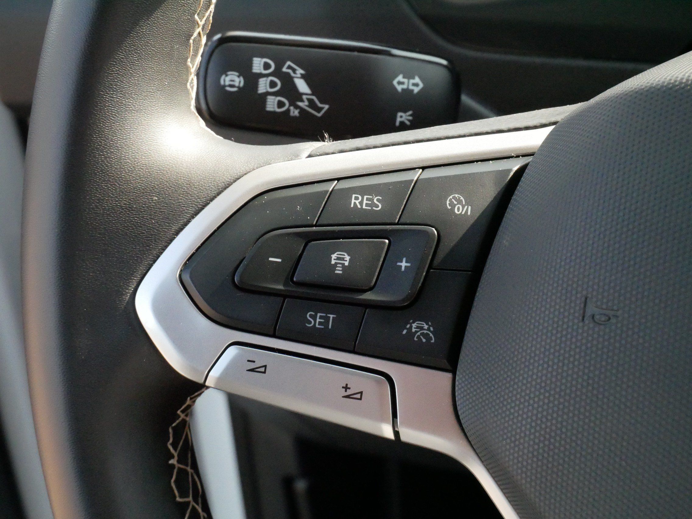 Certified 2024 Volkswagen Tiguan SE AWD/4WD image 25