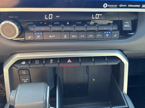 Used 2023 Toyota Tundra Platinum AWD/4WD image 24