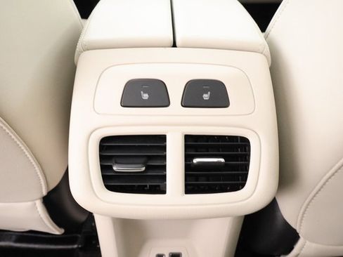 Used 2022 Buick Envision Avenir w/ Technology Package II image 24