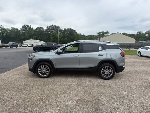 Used 2024 GMC Terrain SLT AWD/4WD image 6
