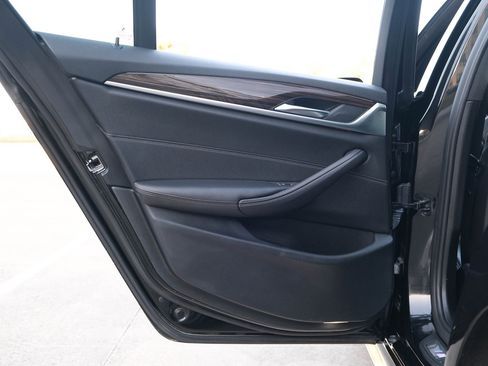 Used 2018 BMW 540i w/ M Sport Package image 19