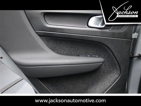 Certified 2025 Volvo XC40 B5 Core w/ Protection Package Premier image 24