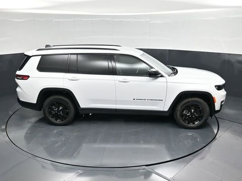 New 2025 Jeep Grand Cherokee L Altitude image 50