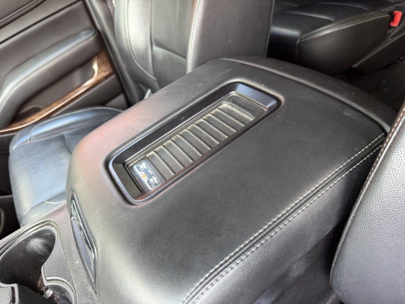 Used 2017 Chevrolet Suburban LT RWD image 5