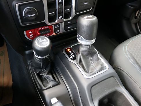 Used 2025 Jeep Wrangler Unlimited Rubicon 4xe w/ Safety Group AWD/4WD image 26