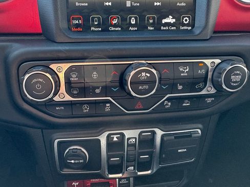 Used 2020 Jeep Gladiator Rubicon w/ Uconnect 4C Nav & Sound Group AWD/4WD image 18