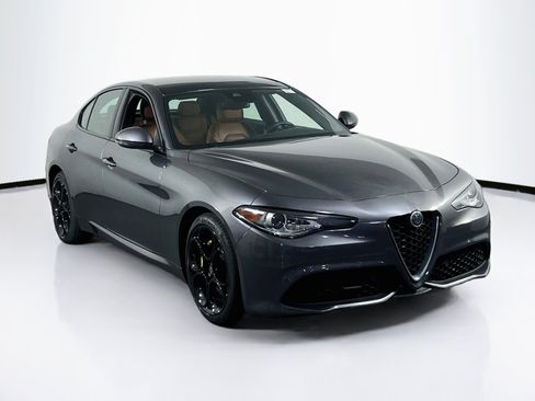 Used 2020 Alfa Romeo Giulia Ti Sport w/ Quick Order Package 22S Sport AWD/4WD image 3