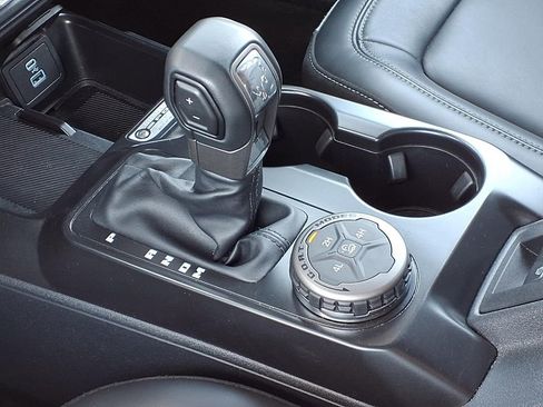 Used 2025 Ford Bronco Outer Banks image 16