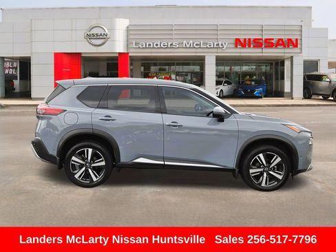 Used 2023 Nissan Rogue Platinum w/ Platinum Premium Package FWD image 2