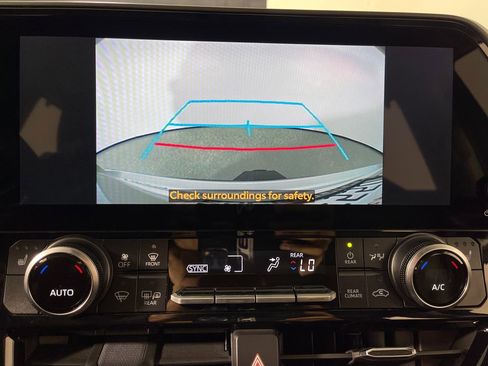 Certified 2024 Toyota Highlander XLE FWD image 21