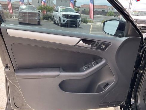 Used 2013 Volkswagen Jetta SE FWD image 12