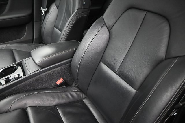 Used 2023 Volvo XC40 B4 Ultimate FWD image 10