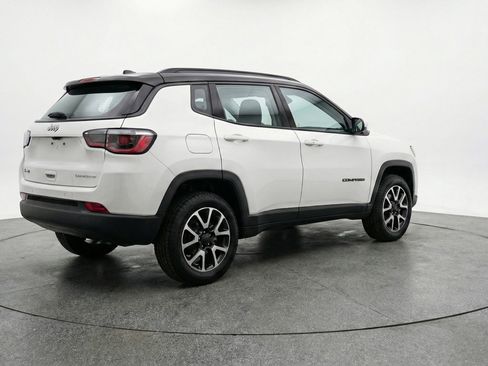 Used 2025 Jeep Compass Trailhawk AWD/4WD image 9