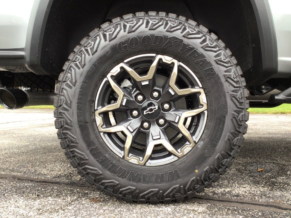 New 2026 Chevrolet Colorado ZR2 w/ Technology Package AWD/4WD image 18