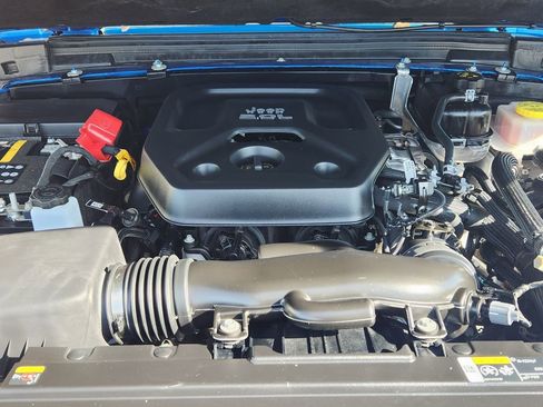 Used 2022 Jeep Wrangler Unlimited Sahara w/ Cold Weather Group image 18