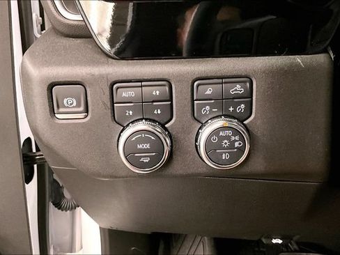 Used 2024 GMC Sierra 3500 SLT w/ SLT Premium Package AWD/4WD image 39