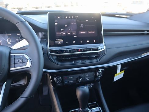 New 2026 Jeep Compass Latitude image 5