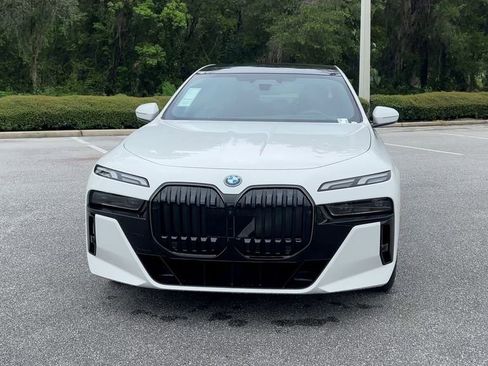 New 2025 BMW i7 xDrive60 image 3