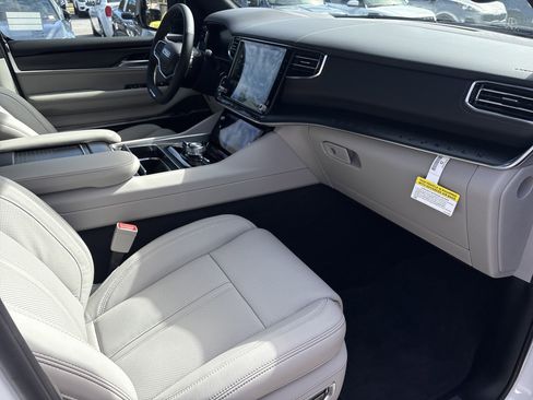 New 2026 Jeep Grand Wagoneer Summit image 14
