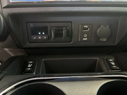 Used 2018 Nissan Titan SV w/ SV Convenience Package AWD/4WD image 55
