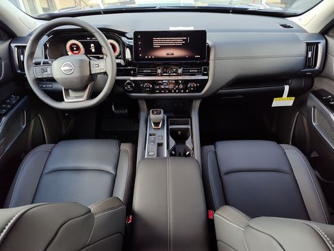 New 2026 Nissan Pathfinder SL w/ SL Premium Package FWD image 11