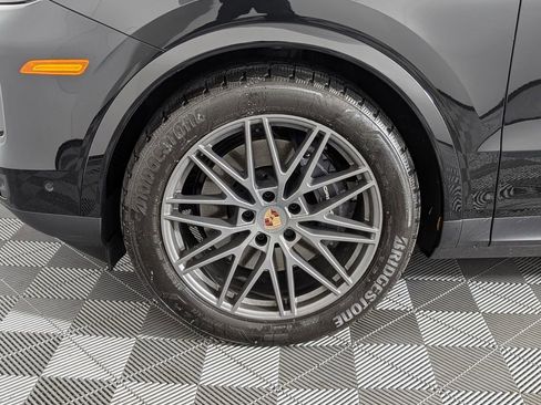 Certified 2025 Porsche Cayenne Coupe image 11