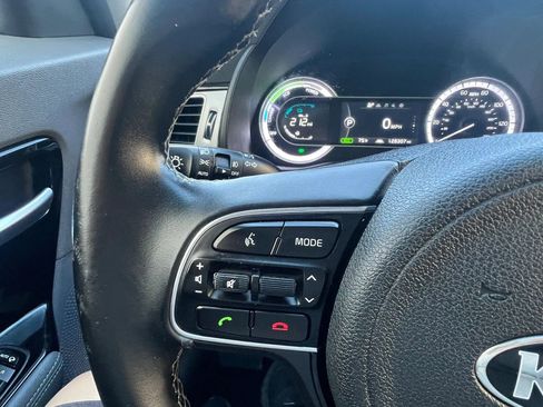 Used 2017 Kia Niro EX FWD image 20