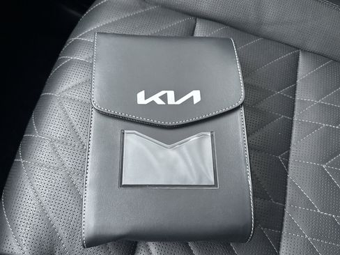 Used 2025 Kia Telluride AWD image 32