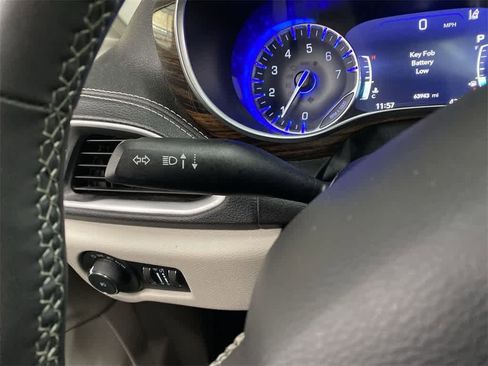 Used 2023 Chrysler Pacifica Limited image 24
