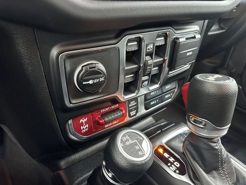 New 2026 Jeep Wrangler Unlimited Rubicon w/ Technology Group AWD/4WD image 21