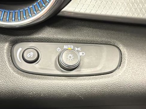 Used 2025 Chevrolet Trax LT image 34