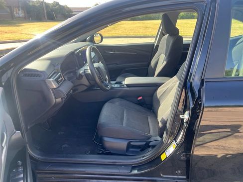 Used 2025 Toyota Camry LE FWD image 6