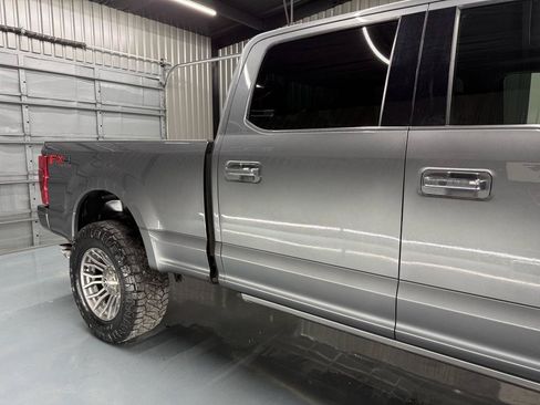 Used 2022 Ford F250 Platinum w/ FX4 Off-Road Package AWD/4WD image 13