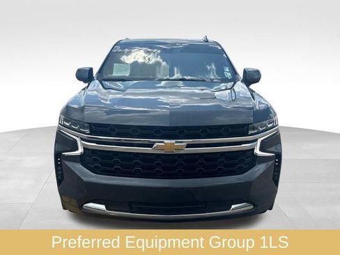Used 2021 Chevrolet Suburban LS RWD image 2