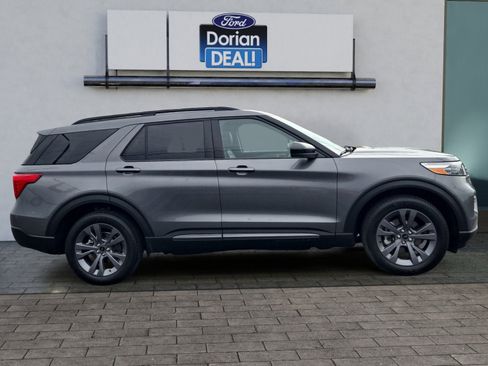 Used 2024 Ford Explorer XLT w/ Equipment Group 202A AWD/4WD image 2