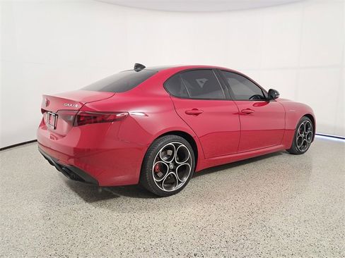 Used 2022 Alfa Romeo Giulia Veloce image 5