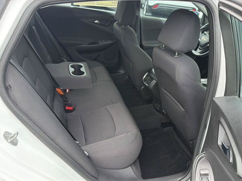 Used 2018 Chevrolet Malibu LT FWD image 12