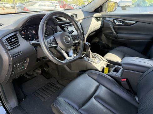 Used 2018 Nissan Rogue SL w/ Premium Package image 17