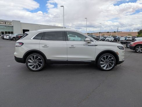Used 2022 Lincoln Nautilus Reserve w/ Equipment Group 202A AWD/4WD image 2