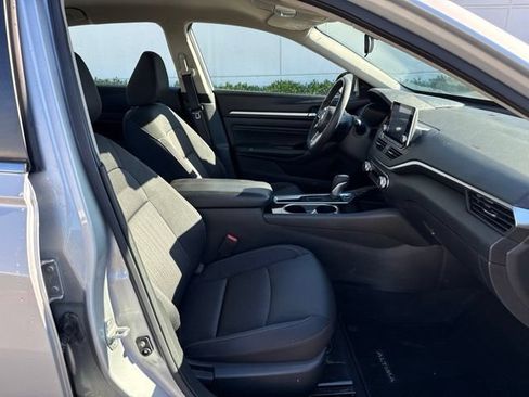 Used 2021 Nissan Altima 2.5 SV FWD image 9
