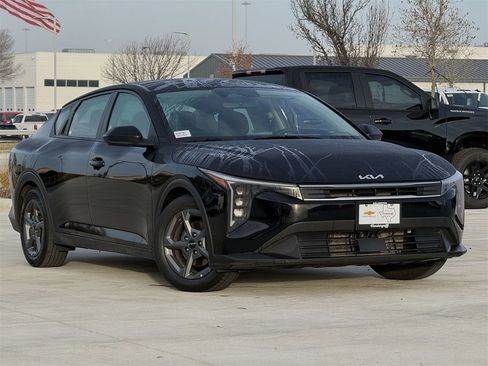 Used 2025 Kia K4 LXS image 2