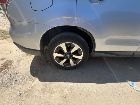 Used 2017 Subaru Forester 2.5i Premium AWD/4WD image 11
