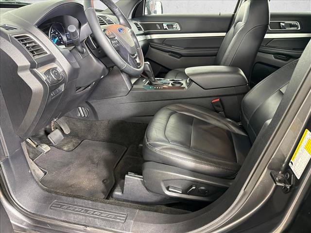 Used 2016 Ford Explorer XLT w/ Equipment Group 202A FWD image 10