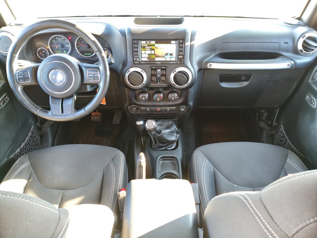 Used 2016 Jeep Wrangler Unlimited Sahara w/ Dual Top Group AWD/4WD image 14