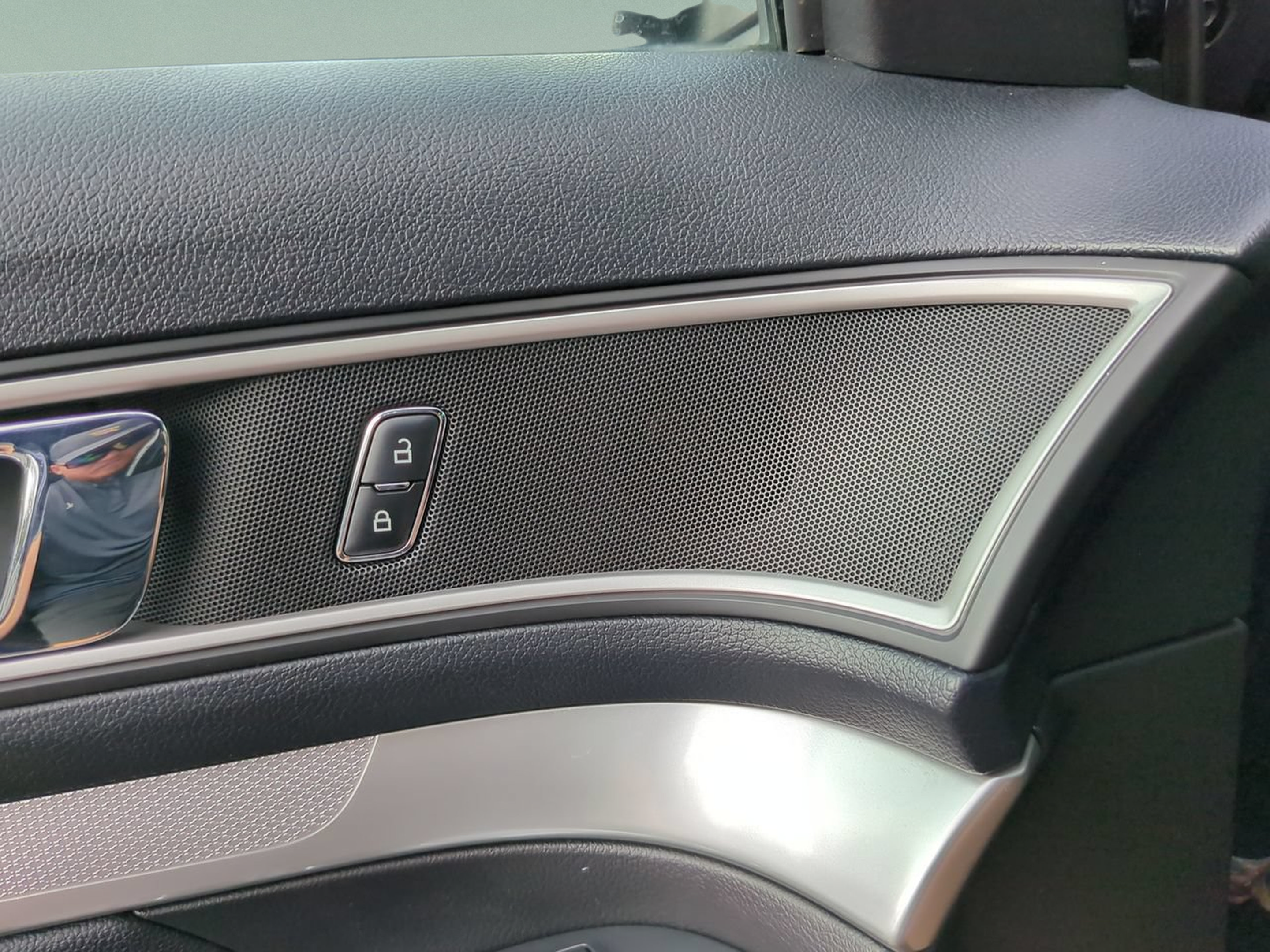 Used 2016 Ford Explorer XLT FWD image 24