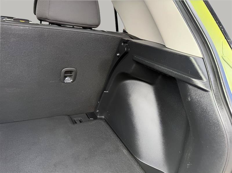 Used 2022 Hyundai Venue SE FWD image 32